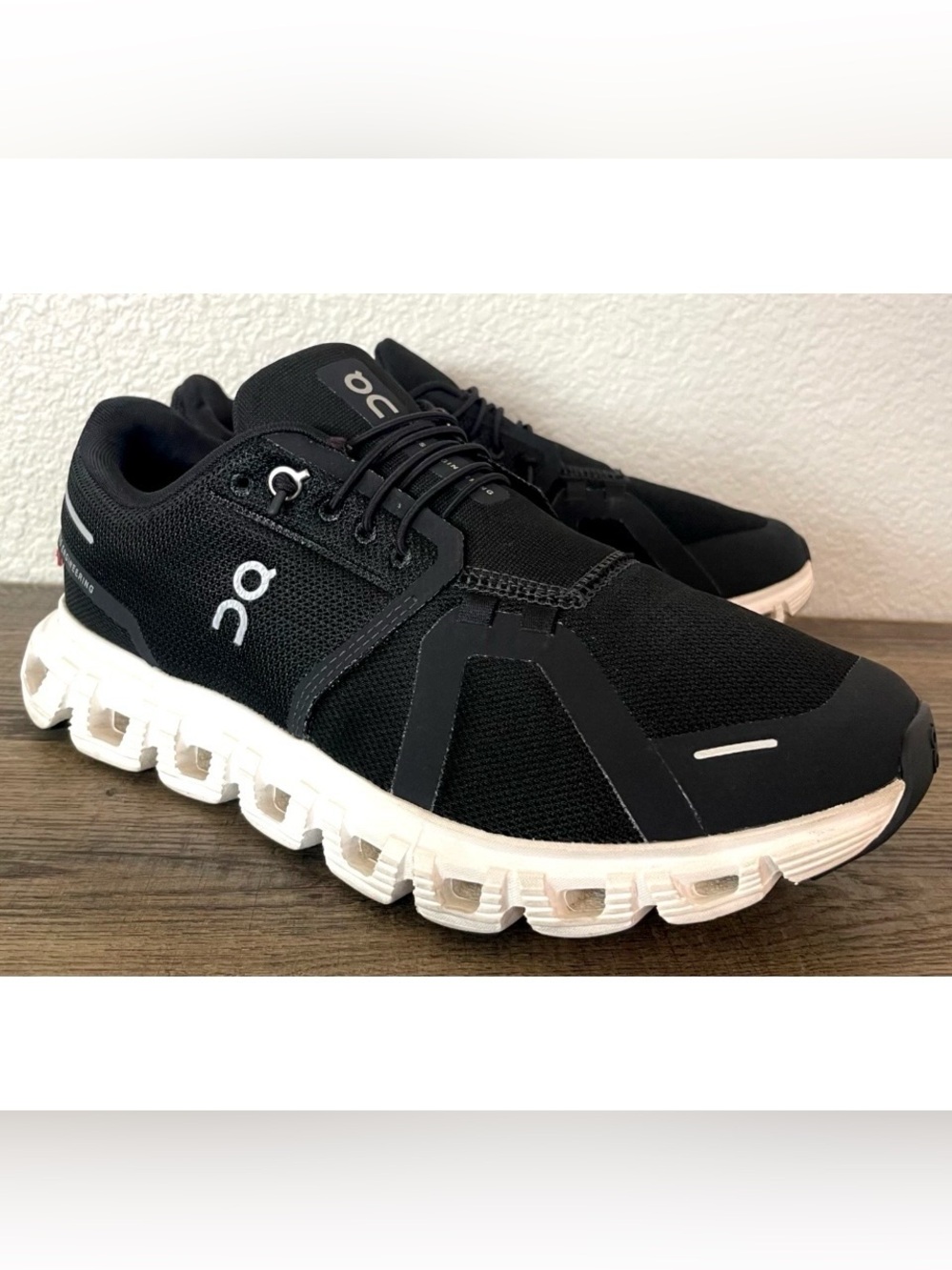 On Cloud 5 Womens Size US 9 Black White Athletic Running Walking Shoes Sneakers